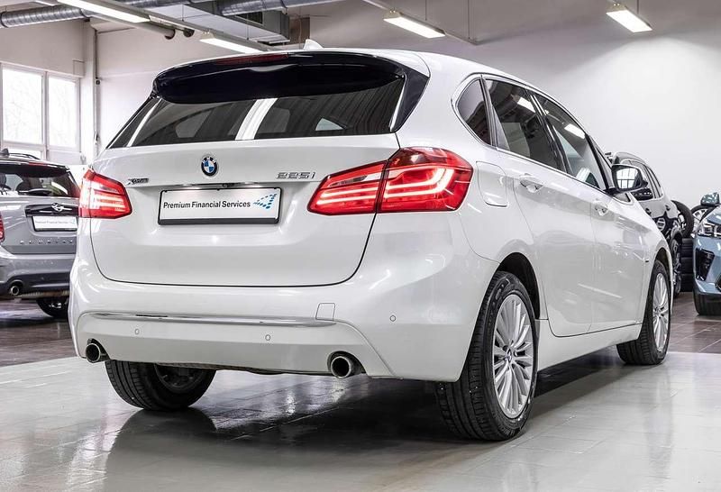 Gebraucht BMW 225 Luxury Line 231 PS (169 kW) 2016 Mineralweiss metallic Van / Kleinbus