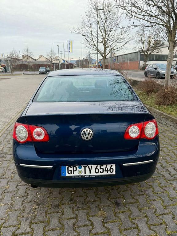 Gebraucht VW Passat Comfortline 116 PS (85 kW) 2005 Blau Limousine