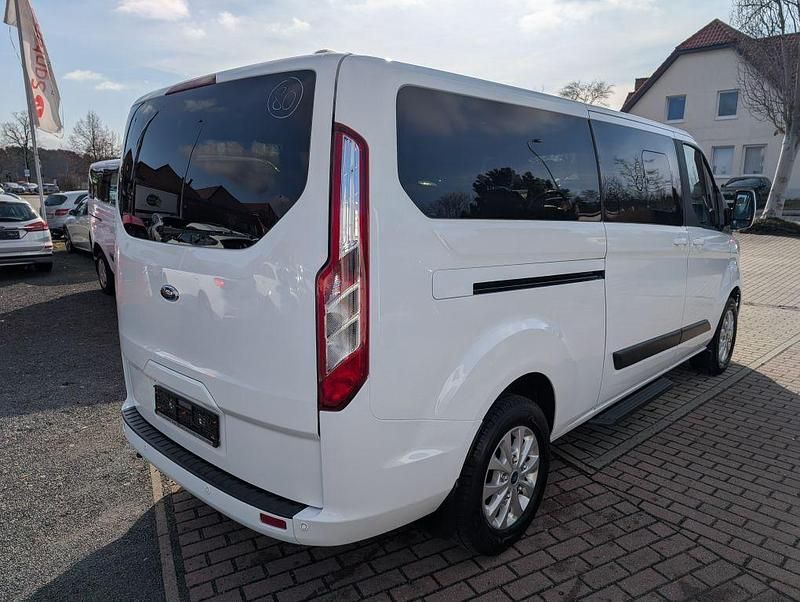 Gebraucht Ford Tourneo 131 PS (96 kW) 2020 Frostweiß Van / Kleinbus
