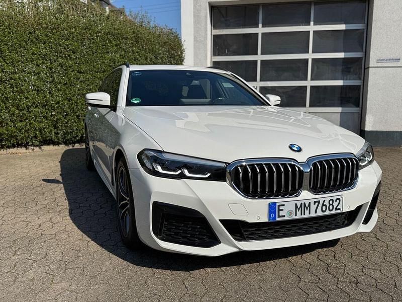 Gebraucht BMW 520 Performance 190 PS (139 kW) 2022 Weiß Kombi