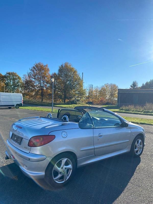 Gebraucht Peugeot 206 CC Quiksilver 109 PS (80 kW) 2006 Silber Cabrio