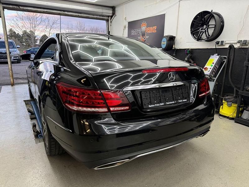 Gebraucht Mercedes E200 AMG 184 PS (135 kW) 2016 Schwarz Coupé