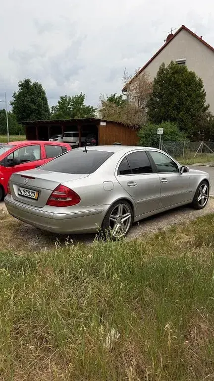 Gebraucht Mercedes E220 Elegance 150 PS (110 kW) 2003 Silber Limousine