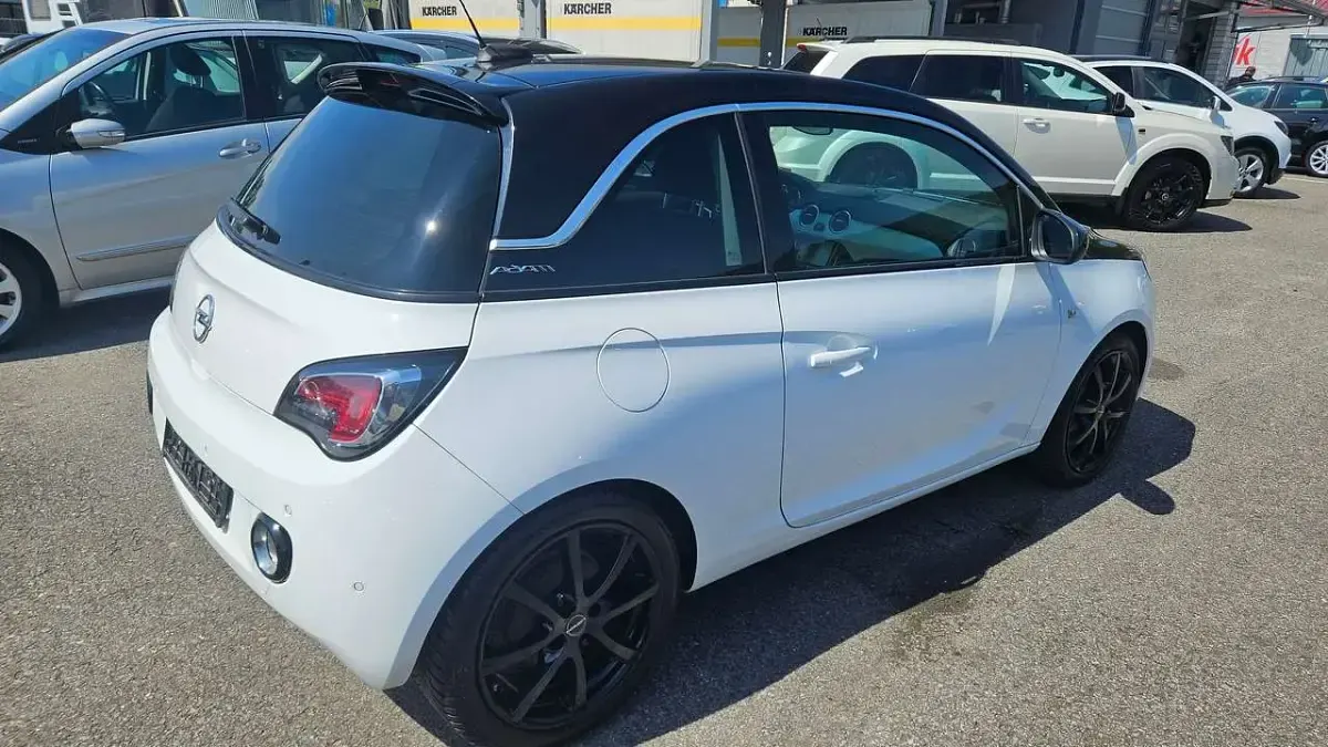 Gebraucht Opel Adam 101 PS (74 kW) 2018 Schneeweiss/summitwhite/arctic Kleinwagen