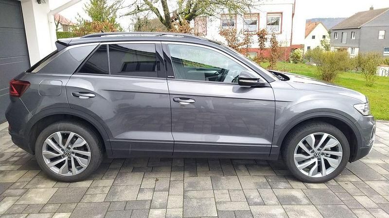 Gebraucht VW T-Roc Move 150 PS (110 kW) 2023 Grau SUV