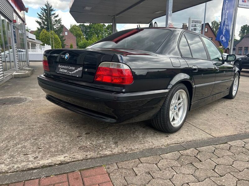Gebraucht BMW 735 M Sport 238 PS (175 kW) 2000 Schwarz Limousine