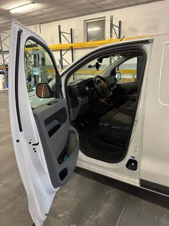 Gebraucht Opel Vivaro-e Combi 144 PS (105 kW) 2023 Weiß Van / Kleinbus