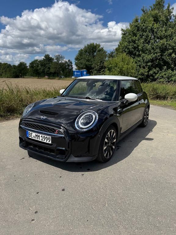 Schwarz Gebraucht 2021 Mini Cooper S Classic Kleinwagen | 23.500 € (Superpreis) - Bild 1/4