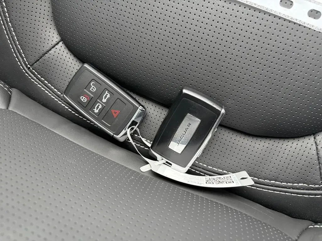 Käytetty Jaguar I-Pace R-Dynamic 294 kW (400 HP) 2023 Musta Katumaasturi