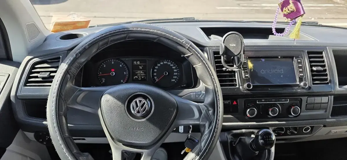 Gebraucht VW Multivan 150 PS (110 kW) 2017 Grau Van / Kleinbus