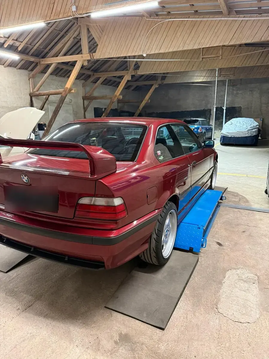Używany BMW 325 420 KM (308 kW) 1993 Czerwony Coupe