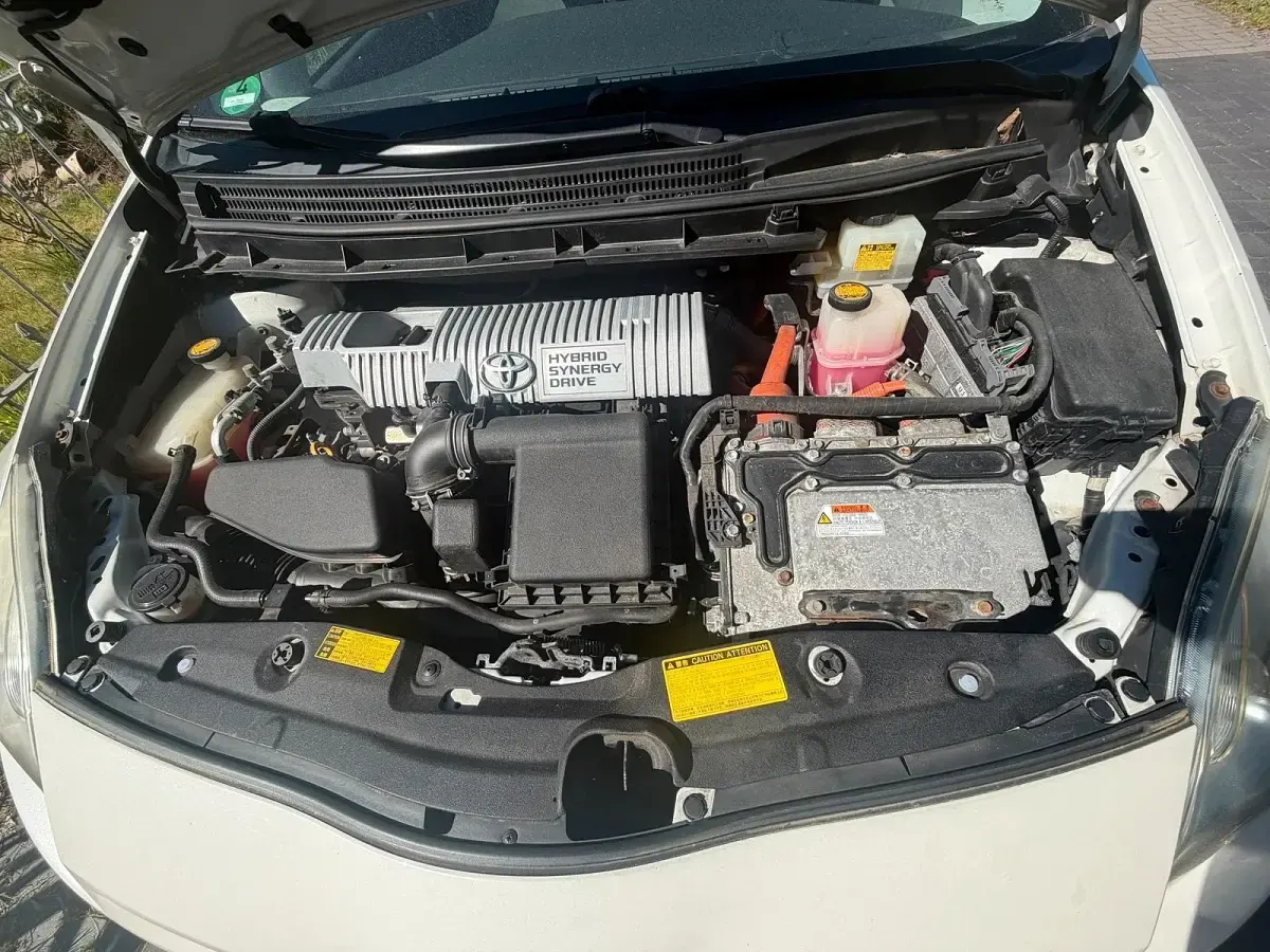 Gebraucht Toyota Prius 136 PS (100 kW) 2010 Weiß Kleinwagen