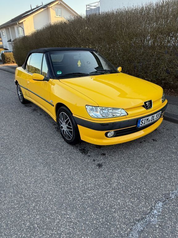 Gelb Gebraucht 2001 Peugeot 306 Cabriolet Cabrio | 3.750 € (Fairer Preis) - Bild 1/4
