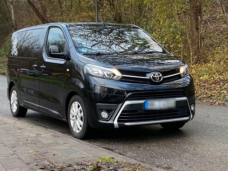 Schwarz Gebraucht 2017 Toyota Proace Verso Comfort Kombi | 26.900 € (Superpreis) - Bild 1/4
