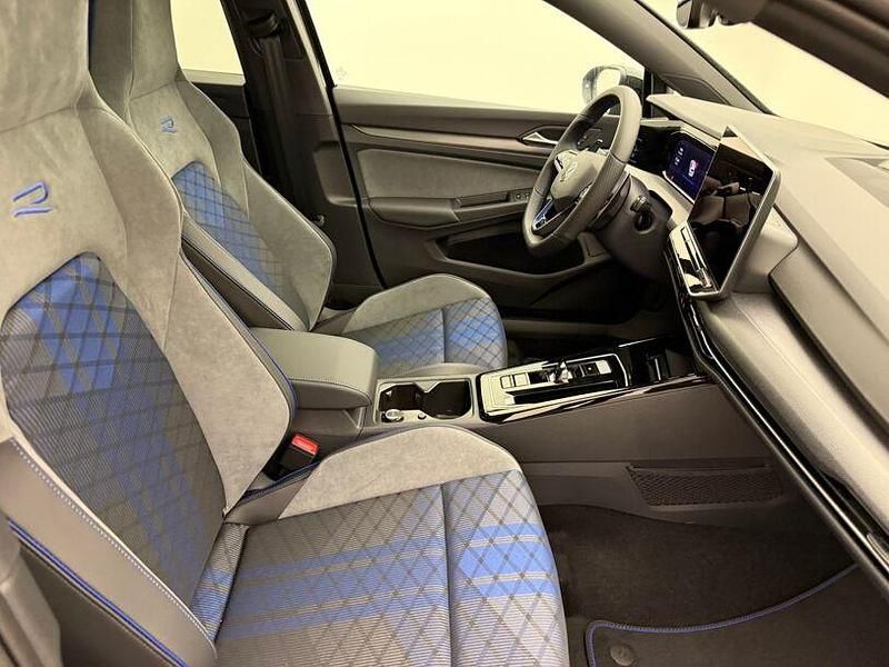 Gebraucht VW Golf VIII Black Edition 333 PS (244 kW) 2025 Schwarz Limousine