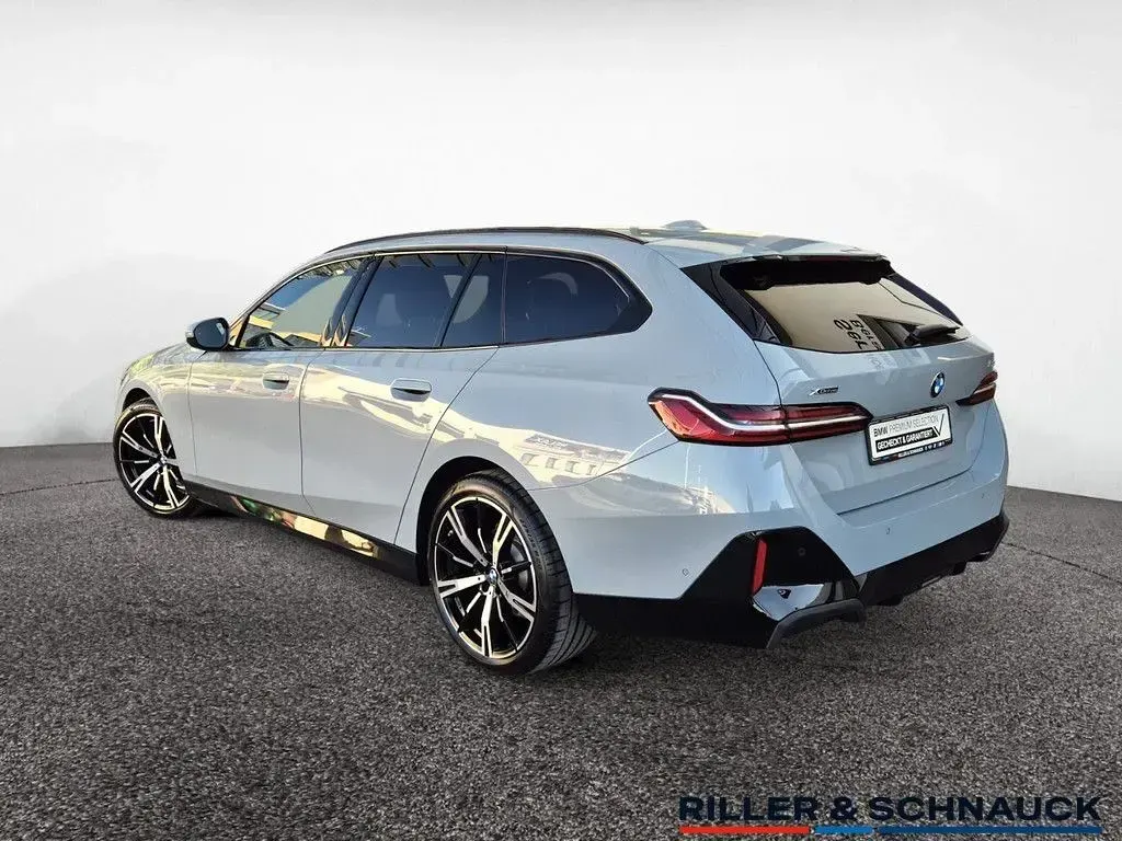 Gebraucht BMW 520 M Sport 197 PS (144 kW) 2025 Brooklyn grey Kombi