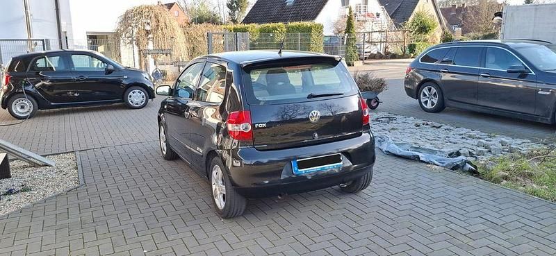 Gebraucht VW Fox Style 54 PS (39 kW) 2011 Schwarz Kleinwagen