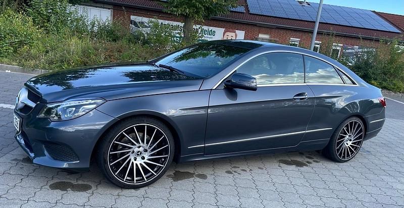 Grau Gebraucht 2013 Mercedes E250 Coupé | 15.490 € (Fairer Preis) - Bild 1/4