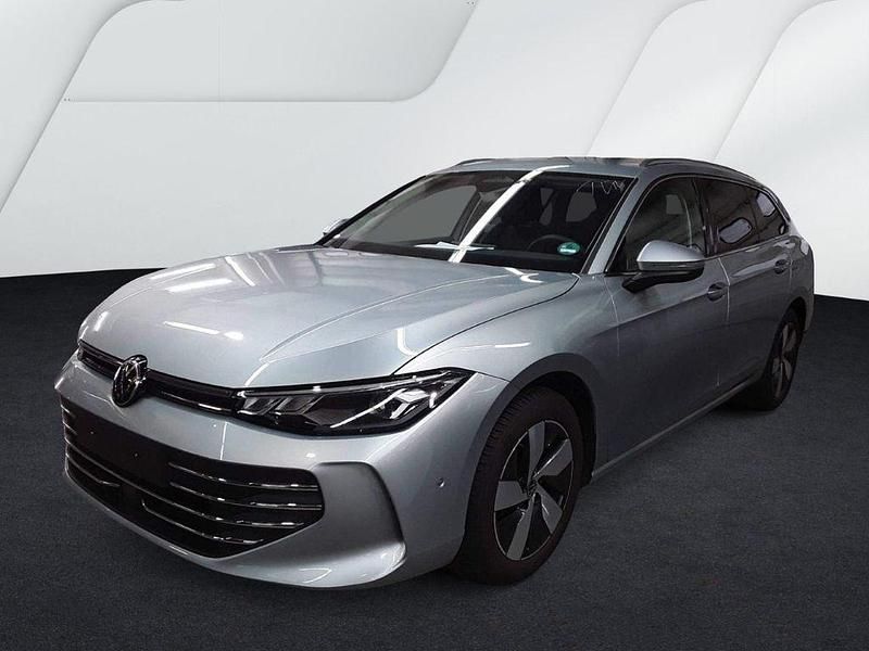 Oyster silver metallic Gebraucht 2025 VW Passat Business Kombi | 31.579 € (Guter Preis) - Bild 1/4