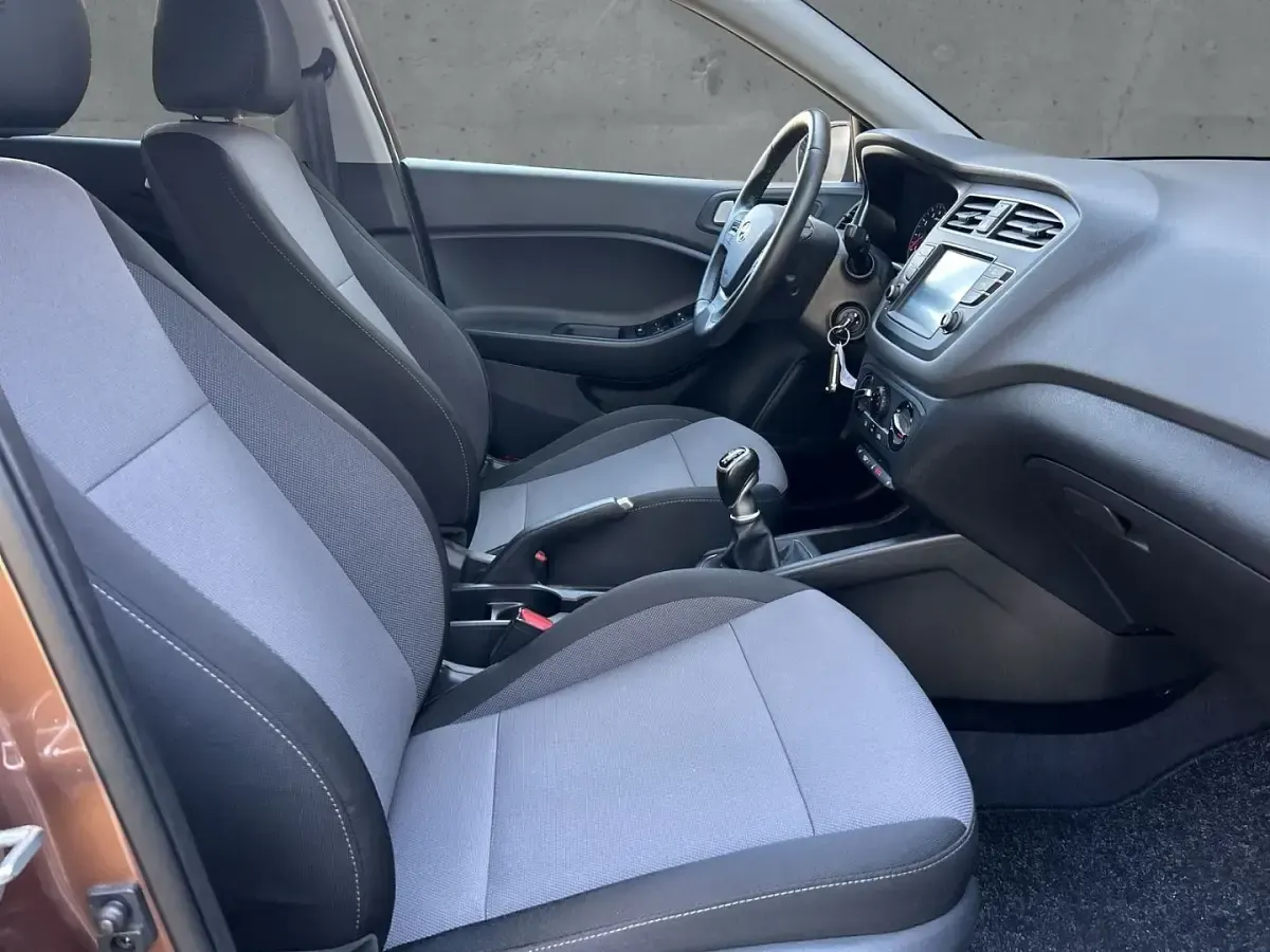 Gebraucht Hyundai i20 YES! 101 PS (74 kW) 2019 Braun metallic Kleinwagen