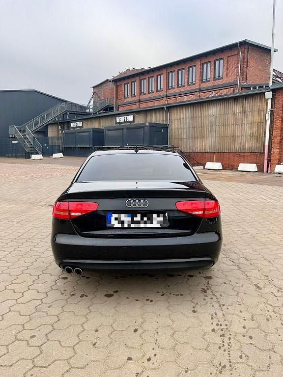 Gebraucht Audi A4 Ambition 177 PS (130 kW) 2014 Schwarz Limousine