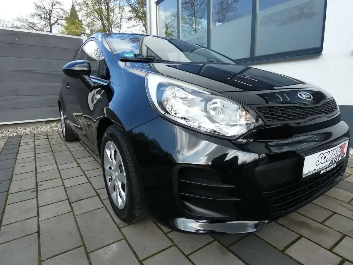 Gebraucht Kia Rio 84 PS (61 kW) 2016 Auroraschwarz met. Kleinwagen
