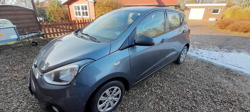 Grau Gebraucht 2015 Hyundai i10 Kleinwagen | 4.200 € (Guter Preis) - Bild 1/4
