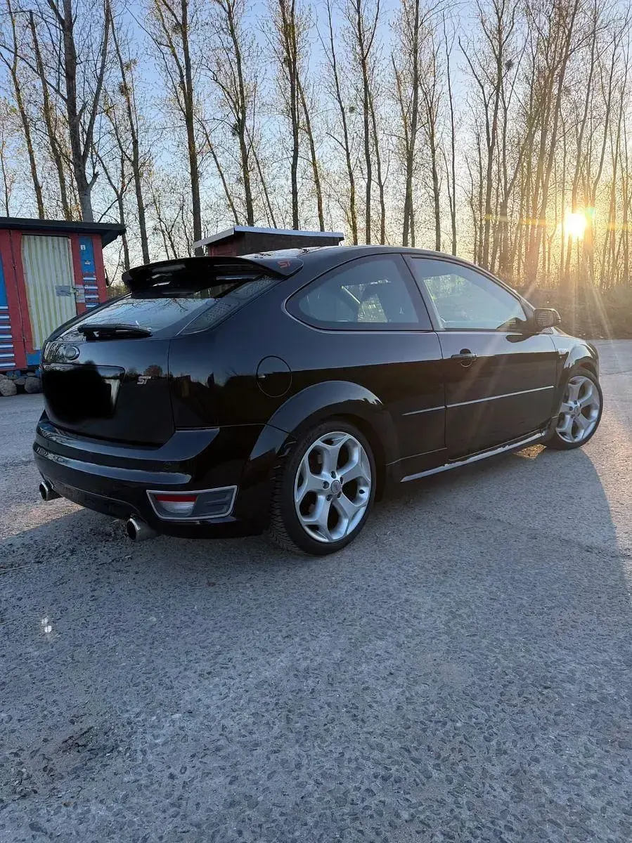 Używany Ford Focus ST 224 KM (164 kW) 2007 Czarny Sedan/Limuzyna