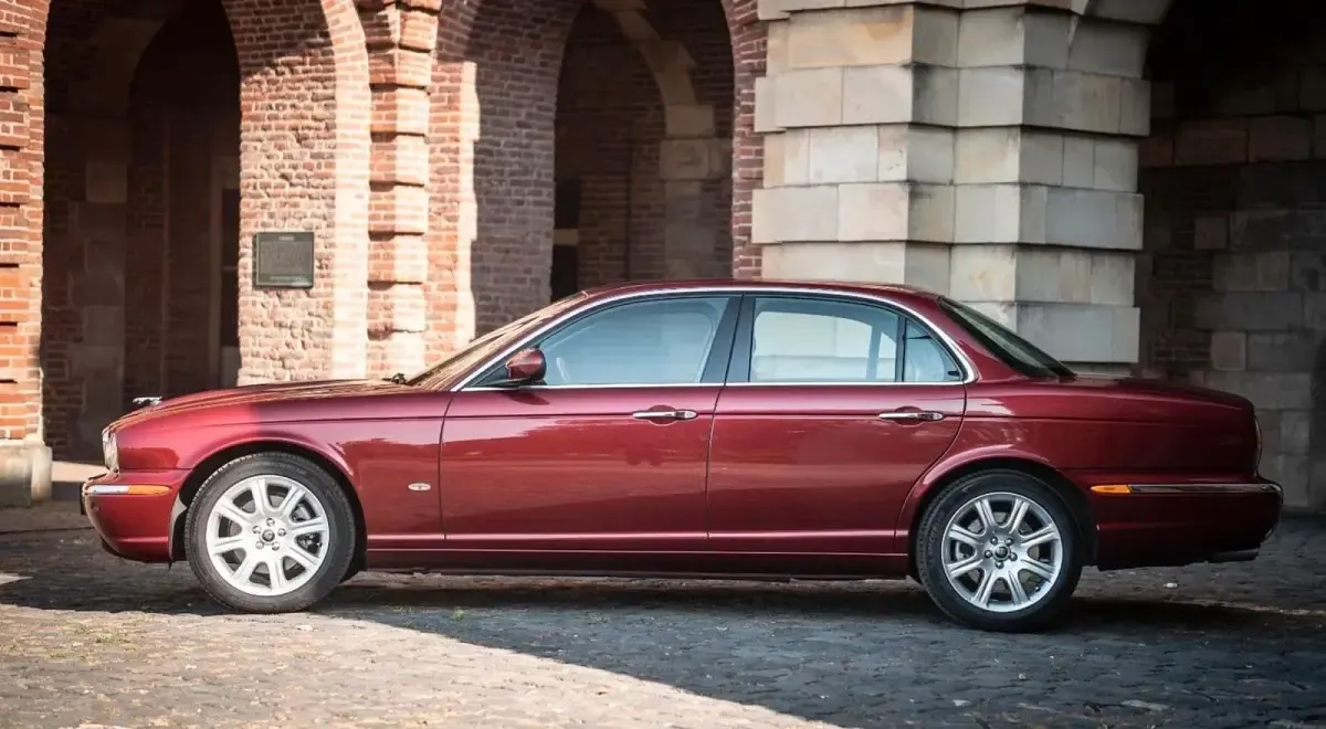 Gebraucht Jaguar XJ8 258 PS (189 kW) 2006 Rot Limousine