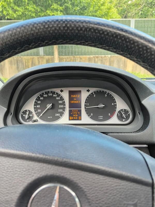 Grau Gebraucht 2005 Mercedes B200 Van / Kleinbus | 2.900 € (Superpreis) - Bild 1/4