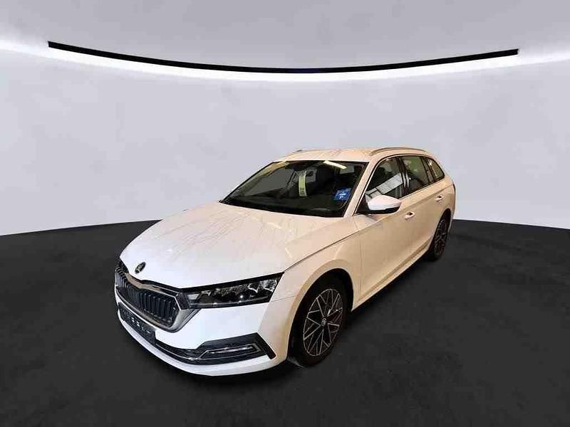 Weiß Gebraucht 2024 Skoda Octavia Selection Kombi | 26.990 € (Fairer Preis) - Bild 1/4