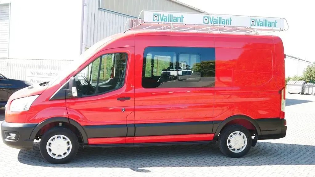 Gebraucht Ford Transit 131 PS (96 kW) 2019 Rot Van