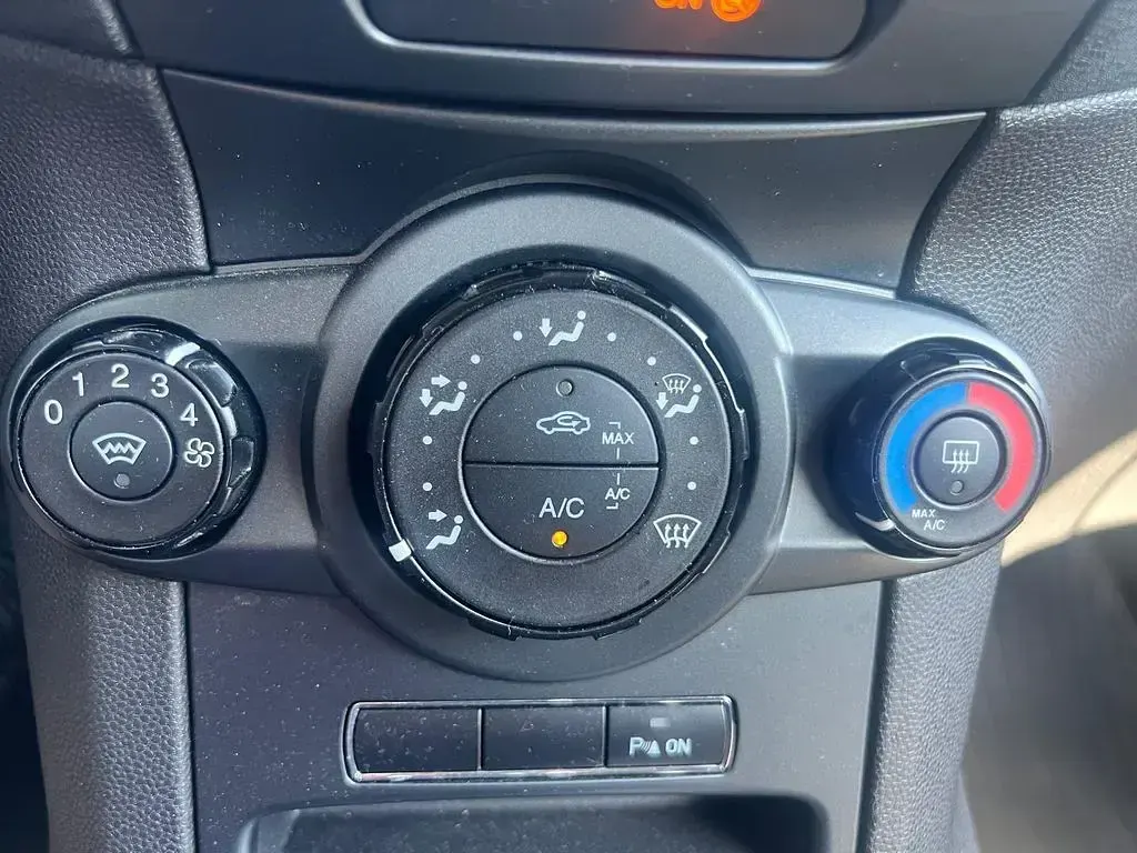 Gebraucht Ford Fiesta SYNC Edition 82 PS (60 kW) 2015 Kleinwagen