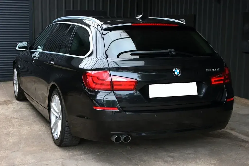 Gebraucht BMW 520 184 PS (135 kW) 2012 Schwarz Kombi