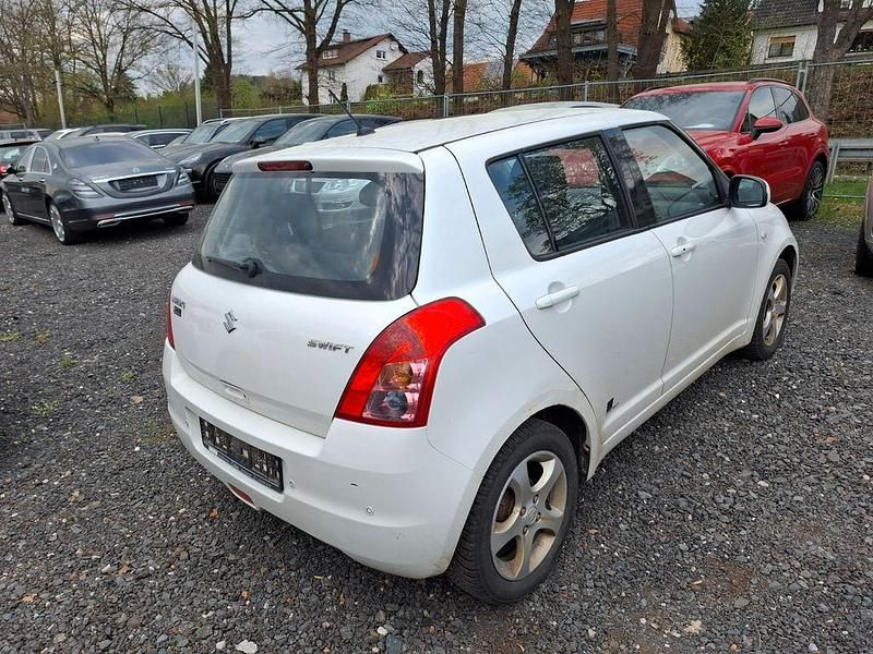 Second-hand Suzuki Swift 92 CP (67 kW) 2008 Alb Hatchback