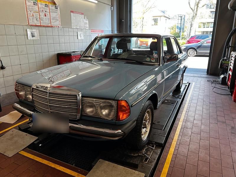 Gebraucht Mercedes 230 1980 Blau Limousine