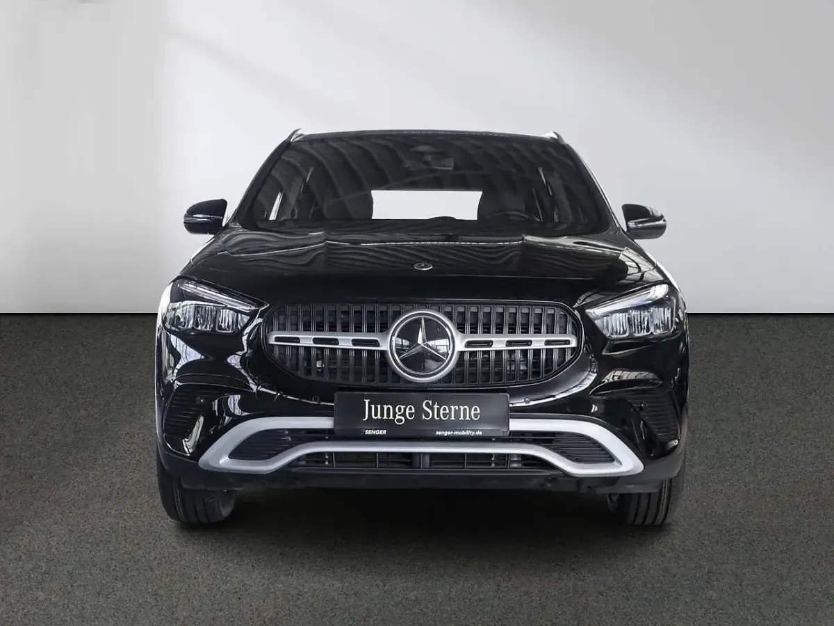 Gebraucht Mercedes GLA200 163 PS (119 kW) 2024 Unilack nachtschwarz SUV