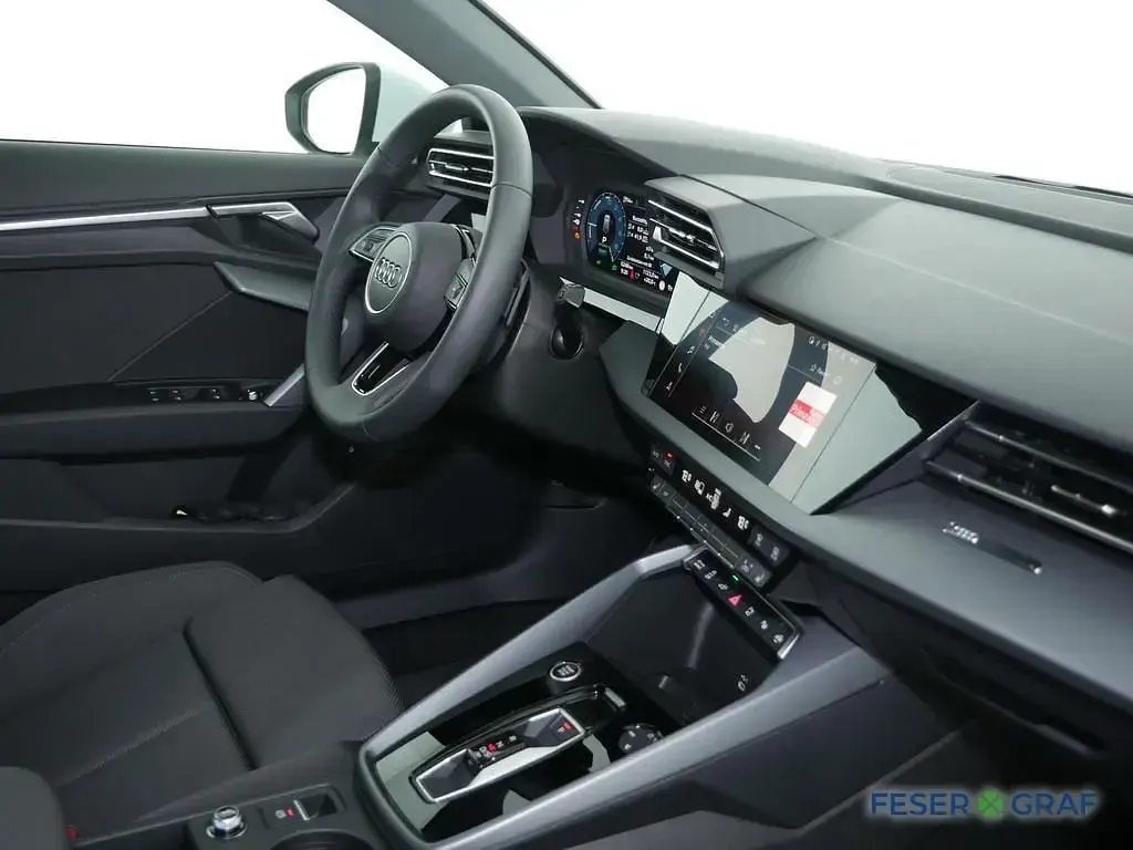 Gebraucht Audi A3 Sport 204 PS (150 kW) 2025 Arkonaweiß Limousine