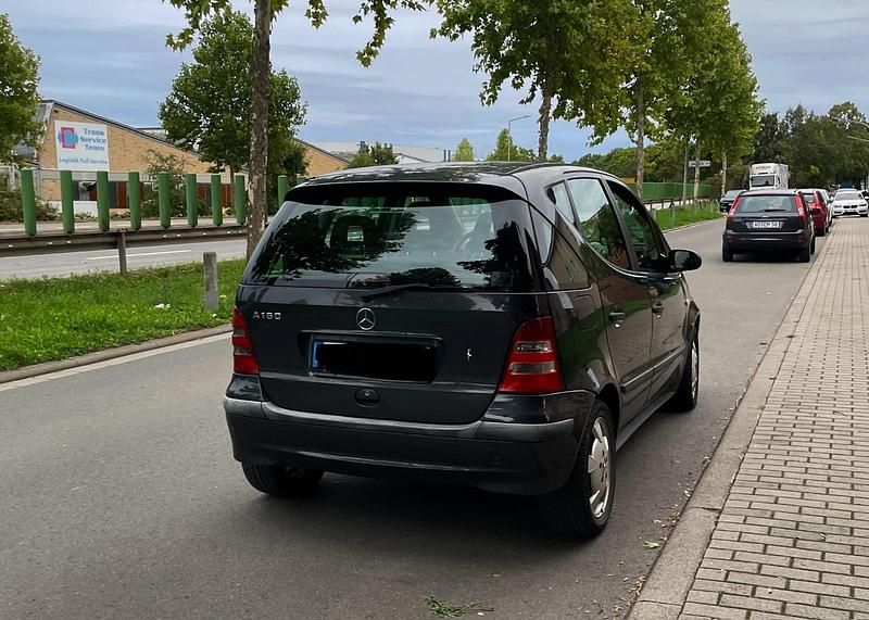 Grau Gebraucht 2002 Mercedes A160 Kleinwagen | 900 € (Fairer Preis) - Bild 1/4