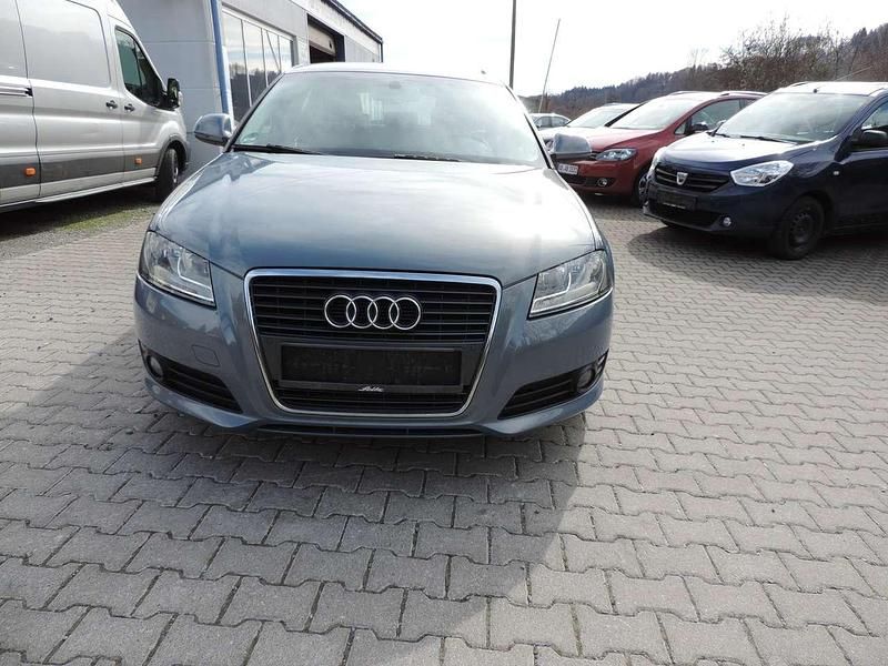 Gebraucht Audi A3 Ambiente 140 PS (102 kW) 2010 Sphärenblau metallic Kleinwagen