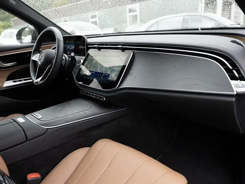 Gebraucht Mercedes E220 Avantgarde 197 PS (144 kW) 2025 Metalliclack obsidianschwarz Kombi