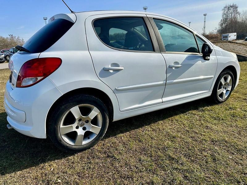 Gebraucht Peugeot 207 Premium 120 PS (88 kW) 2010 Weiß Limousine