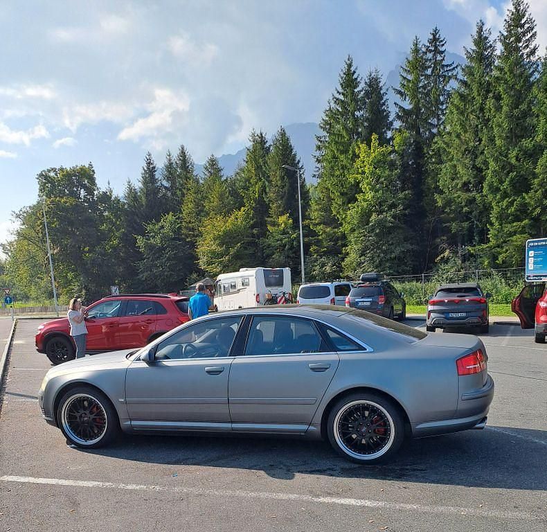 Grau Gebraucht 2003 Audi A8 Limousine | 6.000 € (Fairer Preis) - Bild 1/4