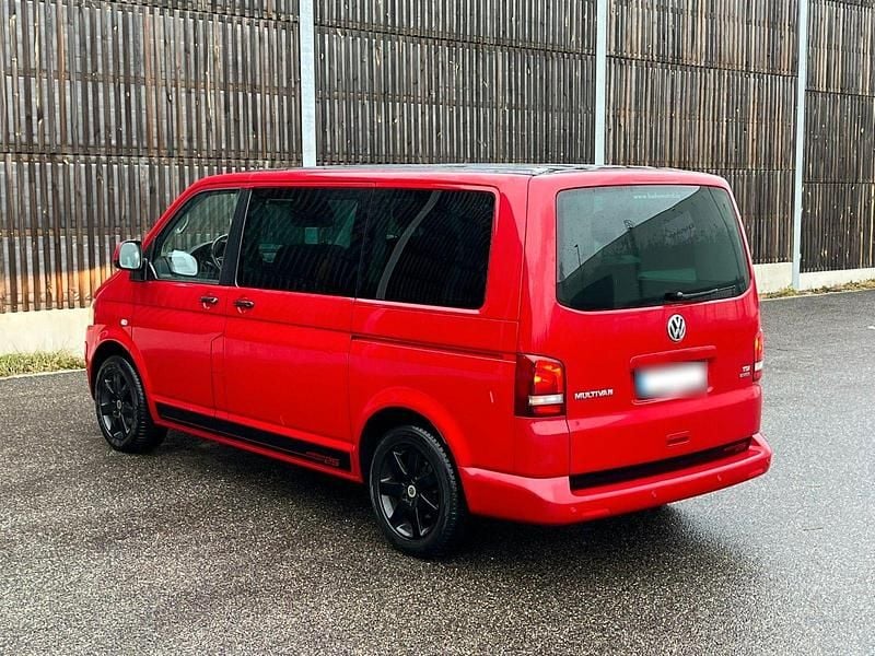 Gebraucht VW Multivan Edition 180 PS (132 kW) 2011 Rot Van