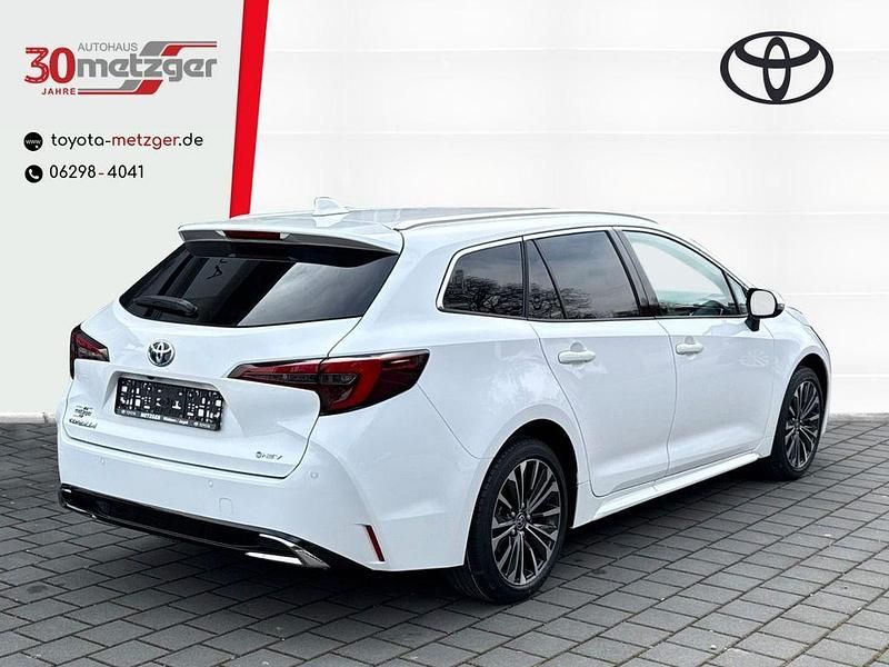 Neu Toyota Corolla 178 PS (130 kW) 2025 Weiss Kombi