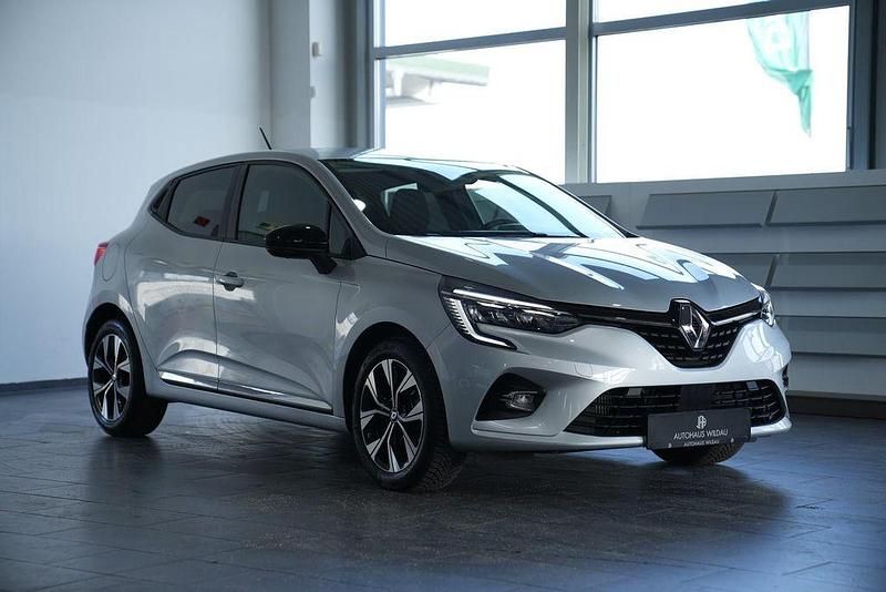 Gebraucht Renault Clio V Evolution 91 PS (66 kW) 2022 Platingrau Limousine