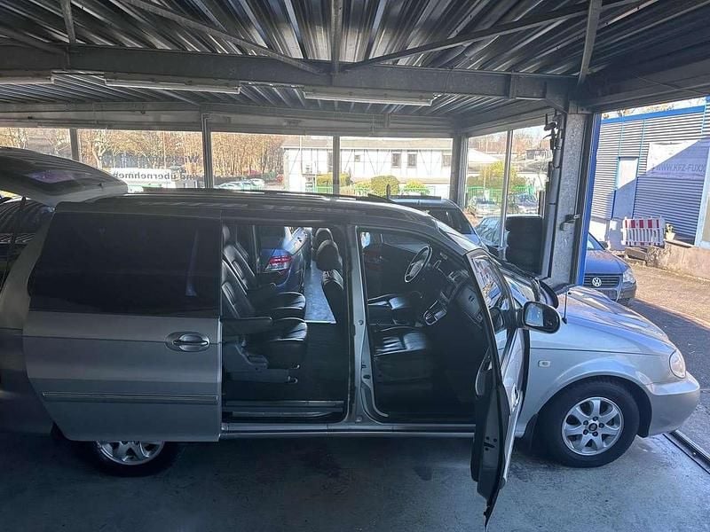 Gebraucht Kia Carnival EX 144 PS (105 kW) 2003 Cool silver Van / Kleinbus