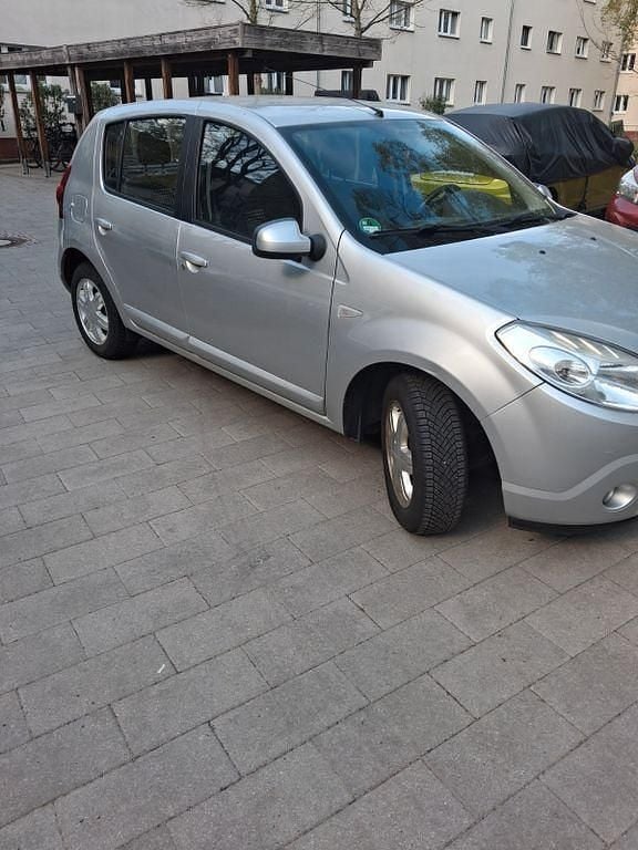 Gebraucht Dacia Sandero 75 PS (55 kW) 2012 Silber Limousine