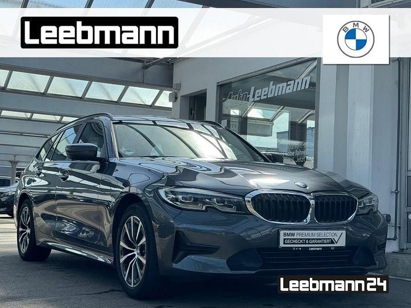 Mineralgrau (metallic) Gebraucht 2022 BMW 318 Sport Line Kombi | 21.897 € (Guter Preis) - Bild 1/4