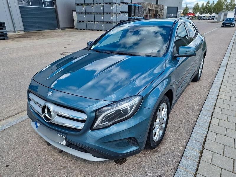 Usata Mercedes GLA200 156 CV (114 kW) 2014 Blu SUV